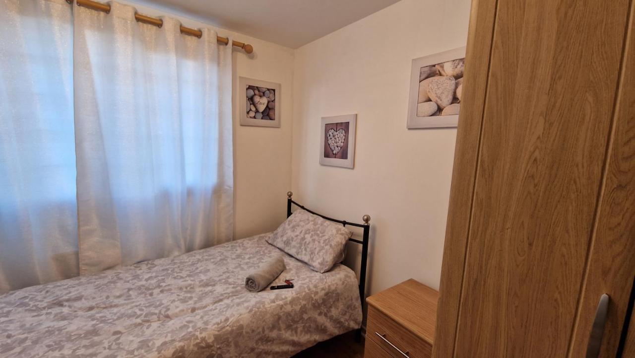 Shergold House 스윈던 외부 사진